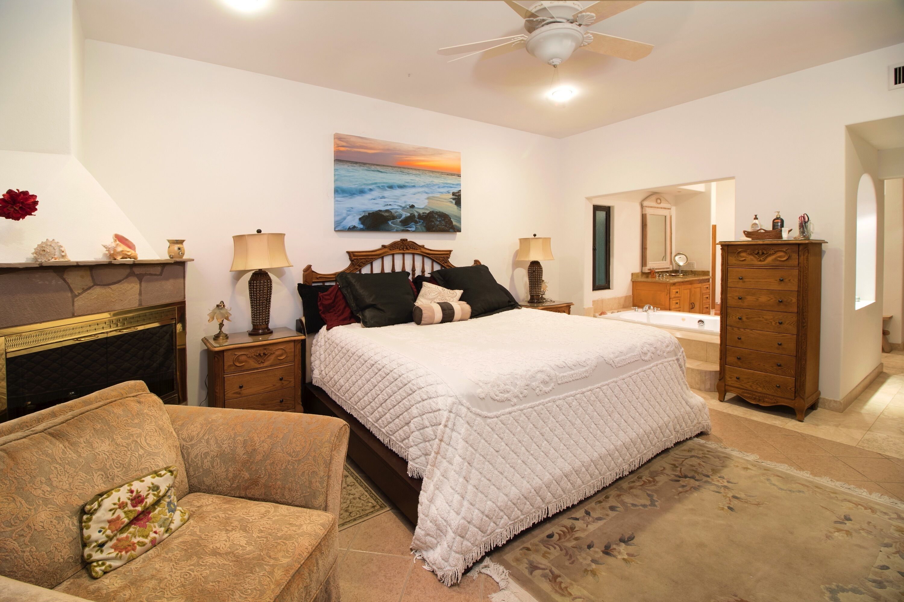 4 bedrooms, iron/ironing board, free WiFi, bed sheets