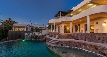 DREAM VILLA WITH ARCH AND OCEAN VIEW: PICKLEBALL & Mini-Golf