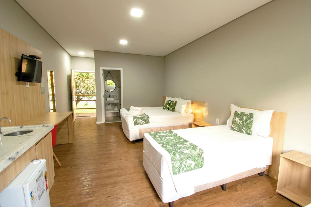 Deluxe Studio | 1 bedroom, minibar, in-room safe, blackout drapes
