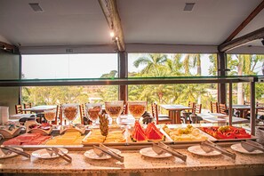 Tägliches inbegriffenes großes Frühstück