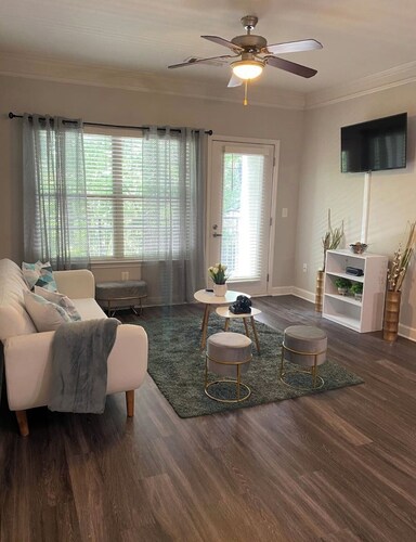 Lux 2 bd/ 2bth: Wifi/ Free parking