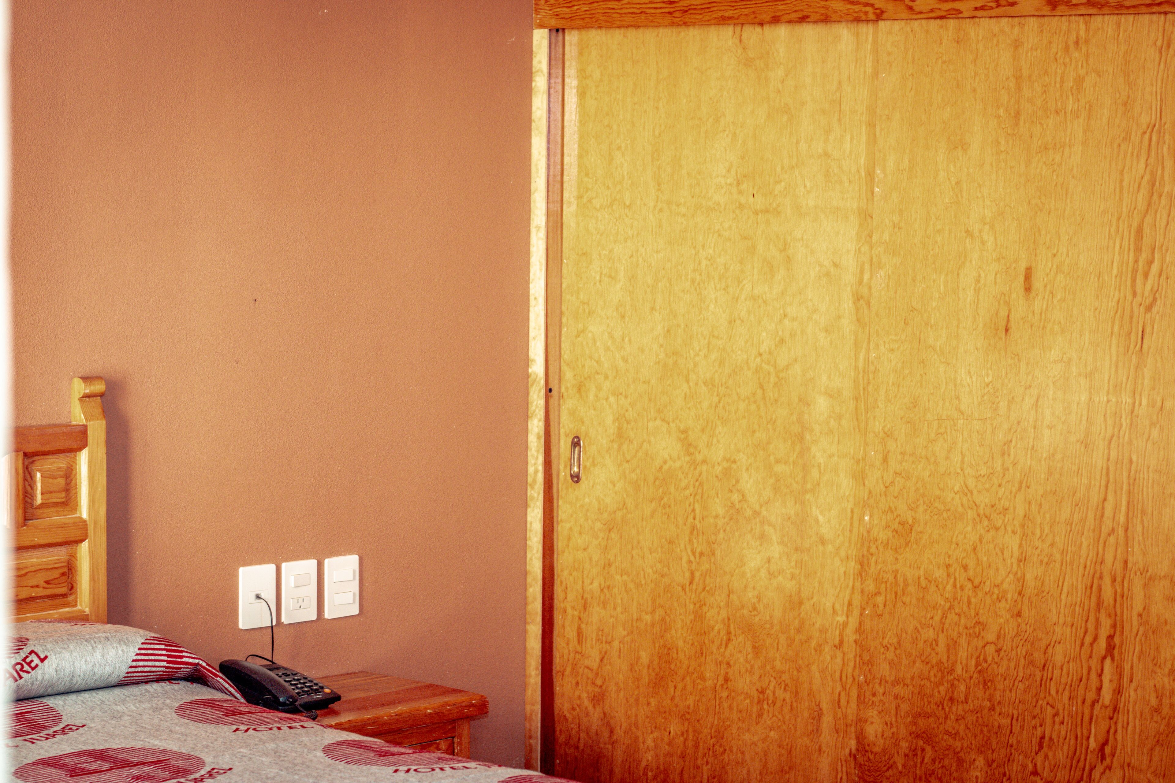 standard room | in-room safe, bed sheets