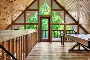 Games room - Next Door to Dollywood 🔥 Fire Pit 👙 Hot Tub 👑 King Beds 💥 Pigeon Forge GSMNP (Pigeon Forge)