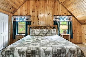 4 bedrooms, iron/ironing board, travel cot, free WiFi - Next Door to Dollywood 🔥 Fire Pit 👙 Hot Tub 👑 King Beds 💥 Pigeon Forge GSMNP (Pigeon Forge)