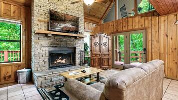 Smart TV, chimenea, videojuegos y futbolito