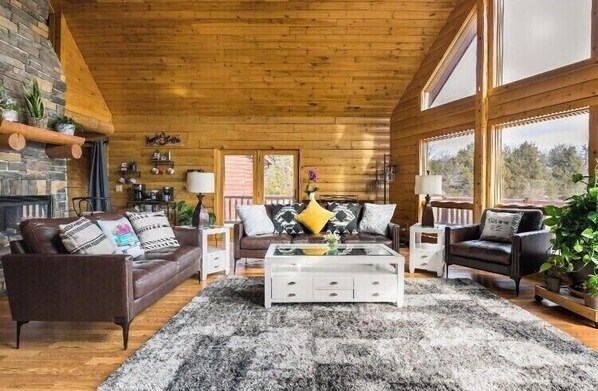 Smart TV, fireplace, ping pong