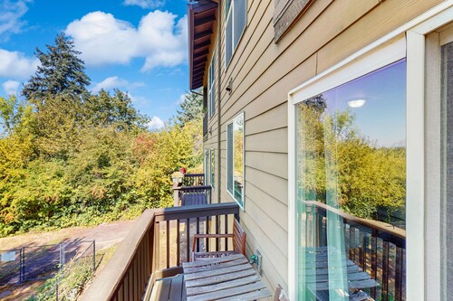 Family-Friendly Townhouse with High-Speed WiFi, and Washer/Dryer