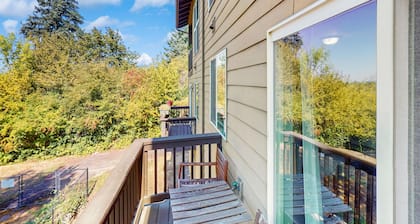 Family-Friendly Townhouse with High-Speed WiFi, and Washer/Dryer