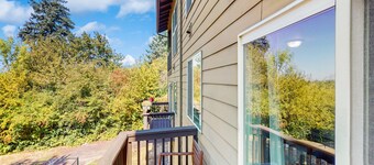 Family-Friendly Townhouse with High-Speed WiFi, and Washer/Dryer