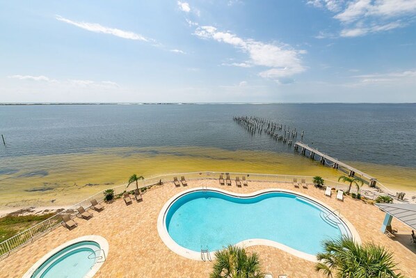 Pool - Amazing Views from this waterfront condo. (Pensacola)