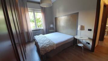 1 Schlafzimmer, Bügeleisen/Bügelbrett