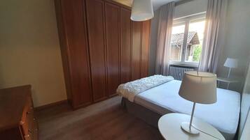 1 Schlafzimmer, Bügeleisen/Bügelbrett