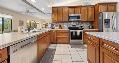Hidden Treasure with Large Heated Pool near Boat Park 3bd/2ba