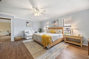 3 bedrooms, desk, iron/ironing board, free WiFi