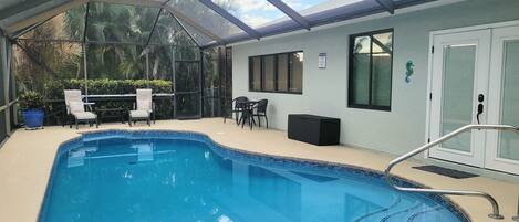 حمّام سباحة خارجي، حمّام سباحة مُدفَّأ