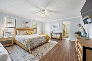 3 bedrooms, desk, iron/ironing board, free WiFi