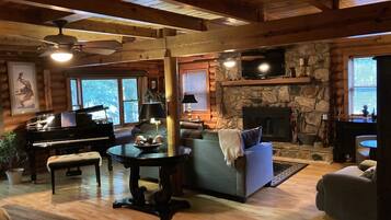 Smart TV, chimenea, reproductor de DVD y futbolito