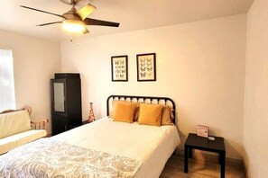 3 bedrooms, desk, iron/ironing board, travel crib