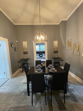 Dining. *Newly Remodeled* The Southern Blue Hideaway