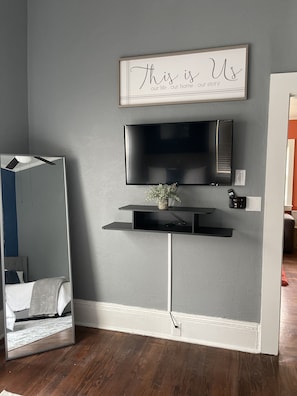 3 slaapkamers, een strijkplank/strijkijzer, wifi, beddengoed