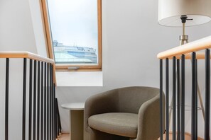 Interior - Roomy Wieden 3BR w/ Elevator, walk to Kärtner Straße shops, by Blueground (Vienna)