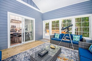 Interior - Fantastic family home near the lake with WiFi and large deck (Lakeside)