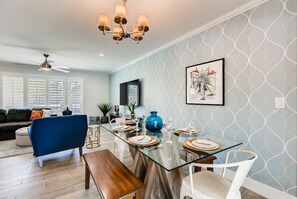 Dining - Scottsdale Tropic- Large Pool, Fire Pit, Hot tub, Bocce, child & pet friendly (Scottsdale)