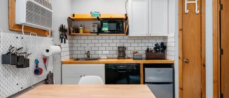 Cookware/dishes/utensils