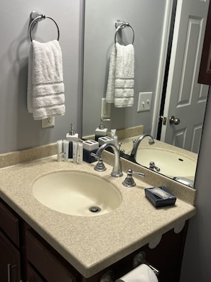 Combined shower/bathtub, hair dryer, towels, soap