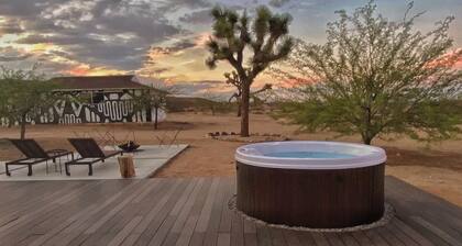 The Ocotillo - Secluded Stargazing, Stunning Views, Art, Hot tub & Pet Friendly!