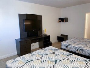 Ropa de cama de alta calidad y escritorio