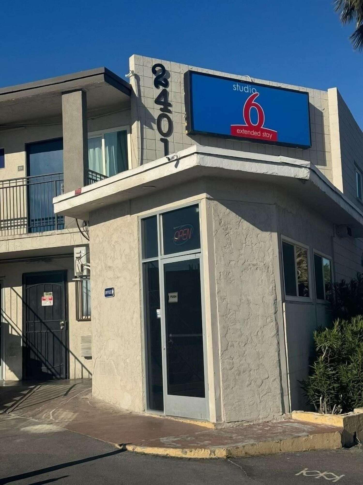 ด้านหน้าที่พัก