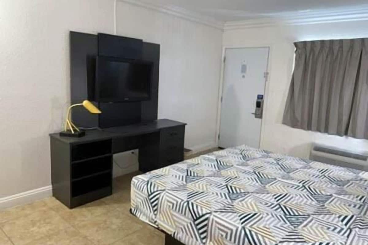 Premium bedding, desk, laptop workspace, free WiFi