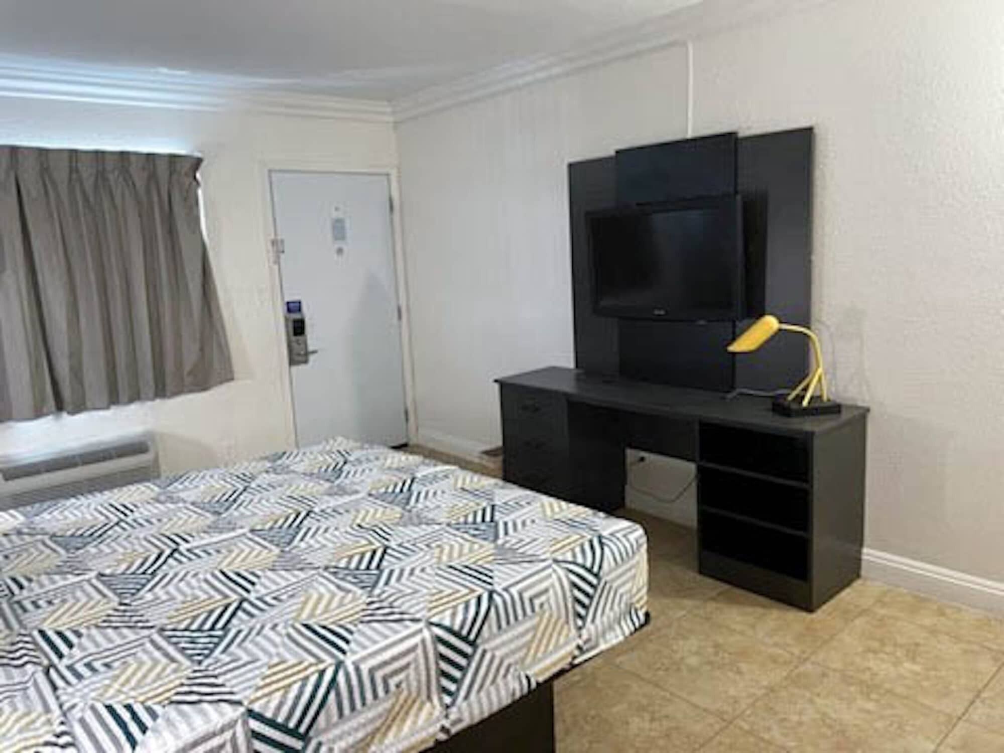 Premium bedding, desk, laptop workspace, free WiFi