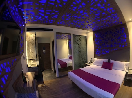 In-room safe, free WiFi, bed sheets