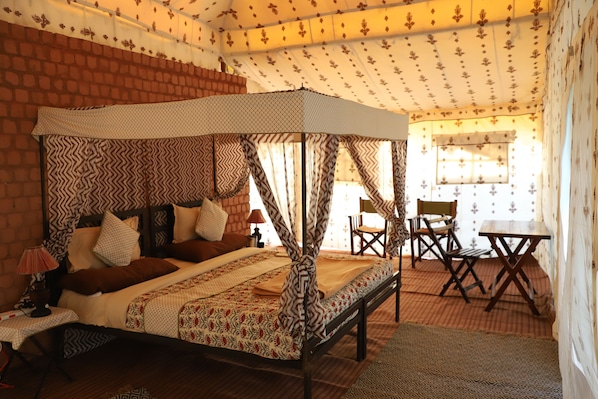 Schreibtisch, kostenloses WLAN, Bettwäsche