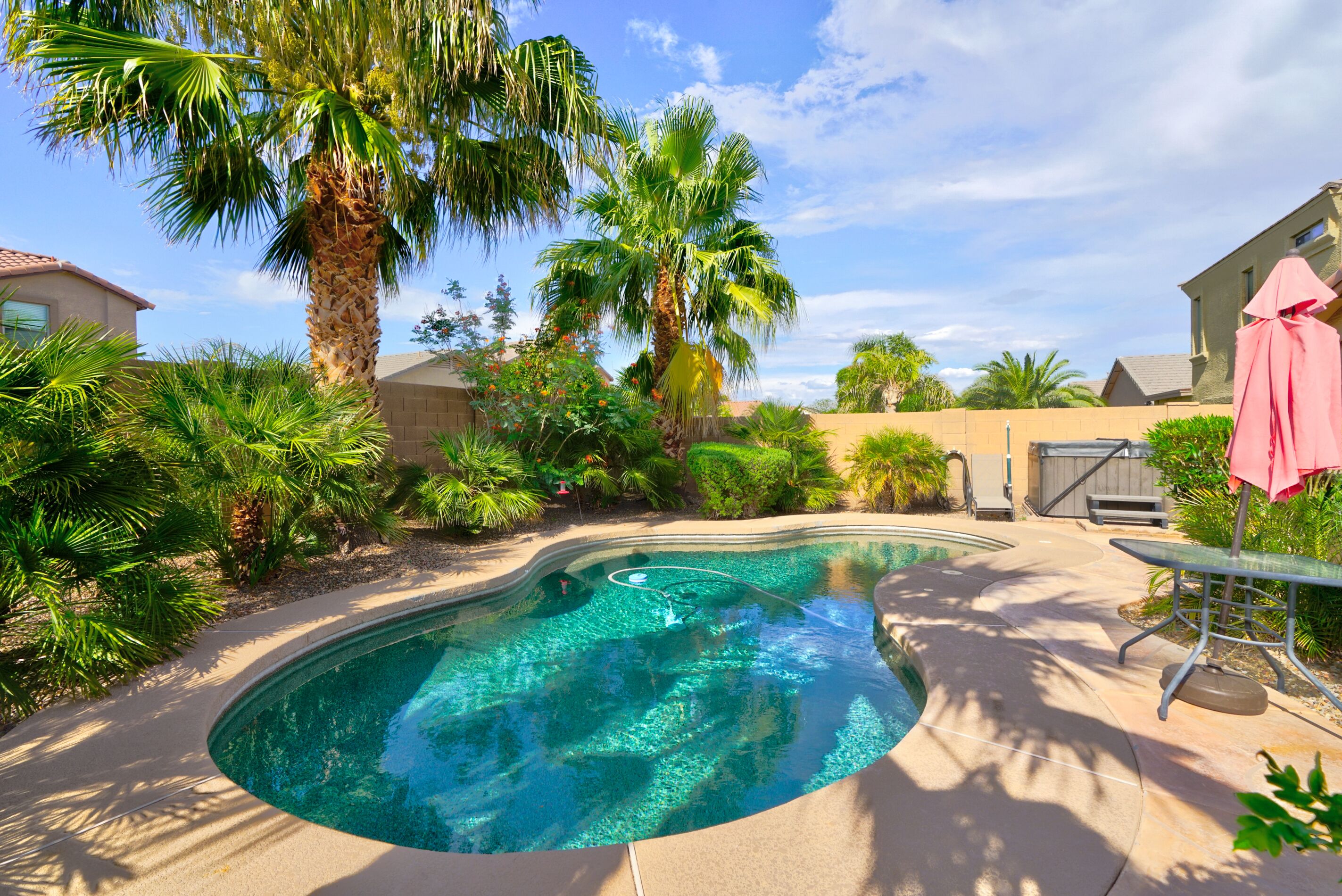 Beautiful Vacation Home with Private Outdoor Pool & Spa In Johnson Ranch Comm.