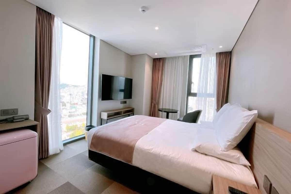 1 bedroom, in-room safe, soundproofing, iron/ironing board