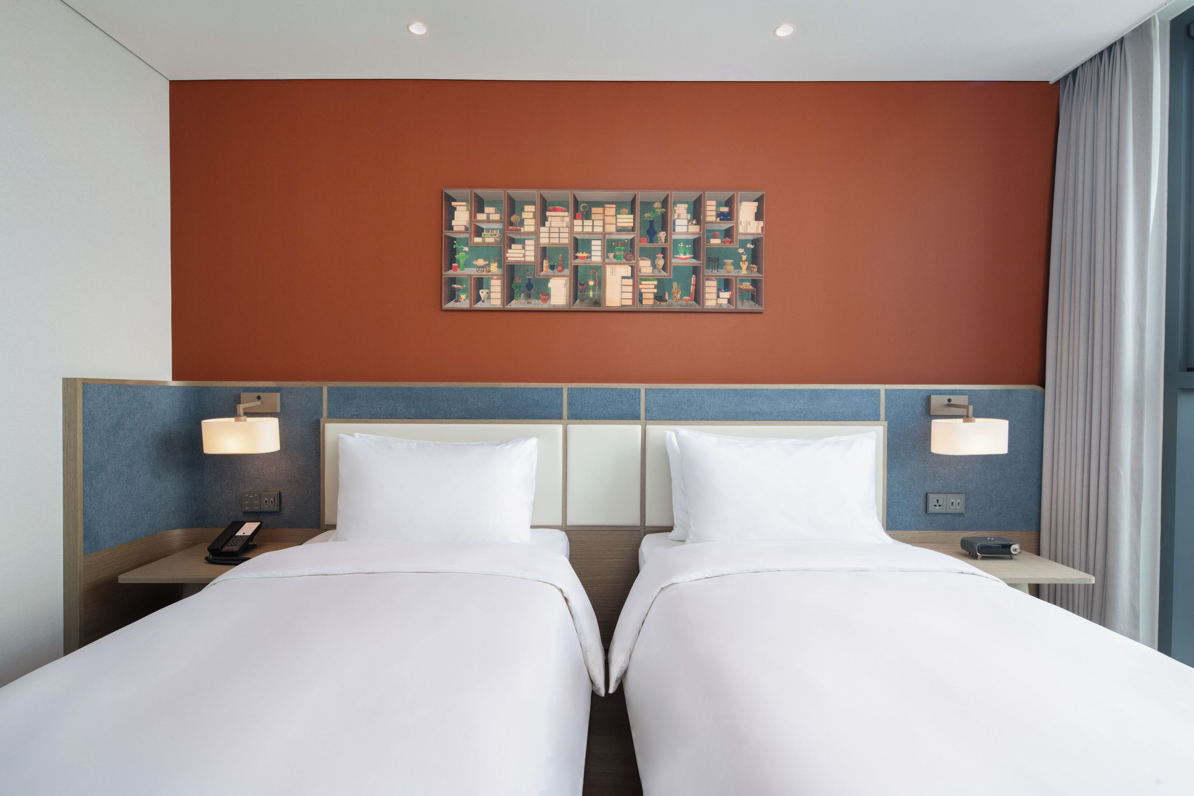 Classic Twin | Minibar (free items), in-room safe, soundproofing