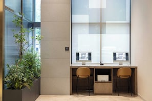 A corner office with two chairs, a desk, a computer, and a plant. - Mercure Ambassador Seoul Dongdaemun (Seoul)