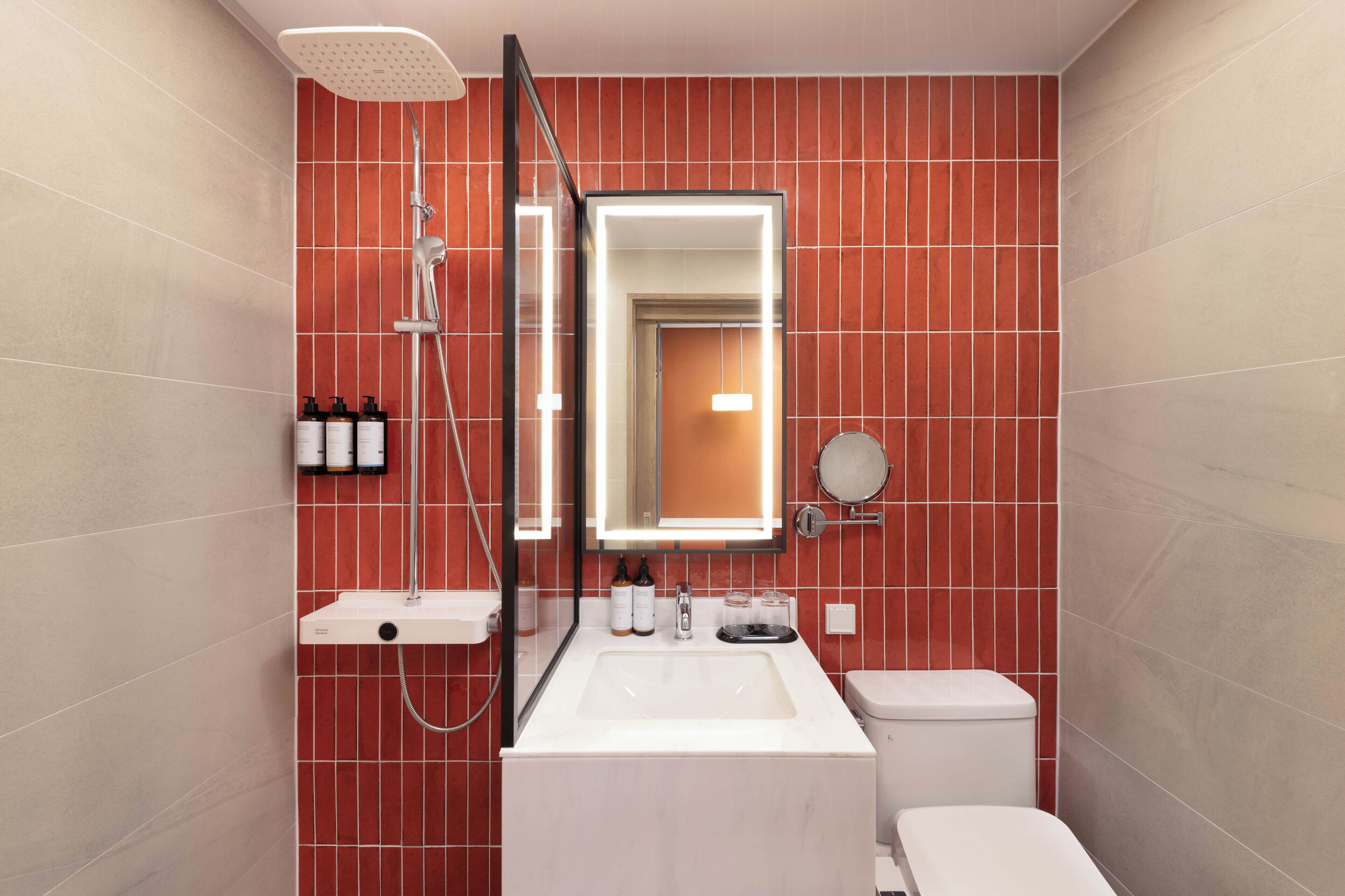 Classic Double | Bathroom | Shower, slippers, bidet, towels