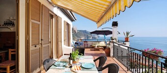 Villa "Lardarina" vicino alla spiaggia con vista sul mare, terrazza e Wi-Fi