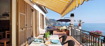 Villa "Lardarina" close to the Beach with Sea View, Terrace & Wi-Fi