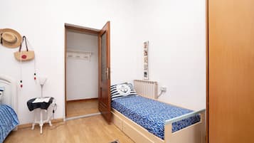 2 bedrooms, iron/ironing board, free WiFi, bed sheets