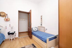 2 chambres, fer et planche à repasser, Wi-Fi gratuit, draps fournis