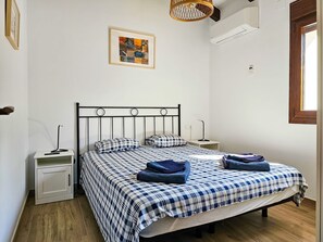 2 chambres, fer et planche à repasser, Wi-Fi gratuit, draps fournis