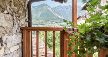 Apartment Agriturismo "Al Gallo Nero Lilla" near Lake Garda with Garden & Wi-Fi