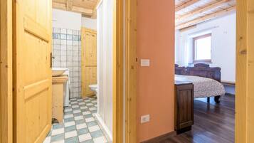 1 室のベッドルーム、WiFi (無料)、ベッドシーツ