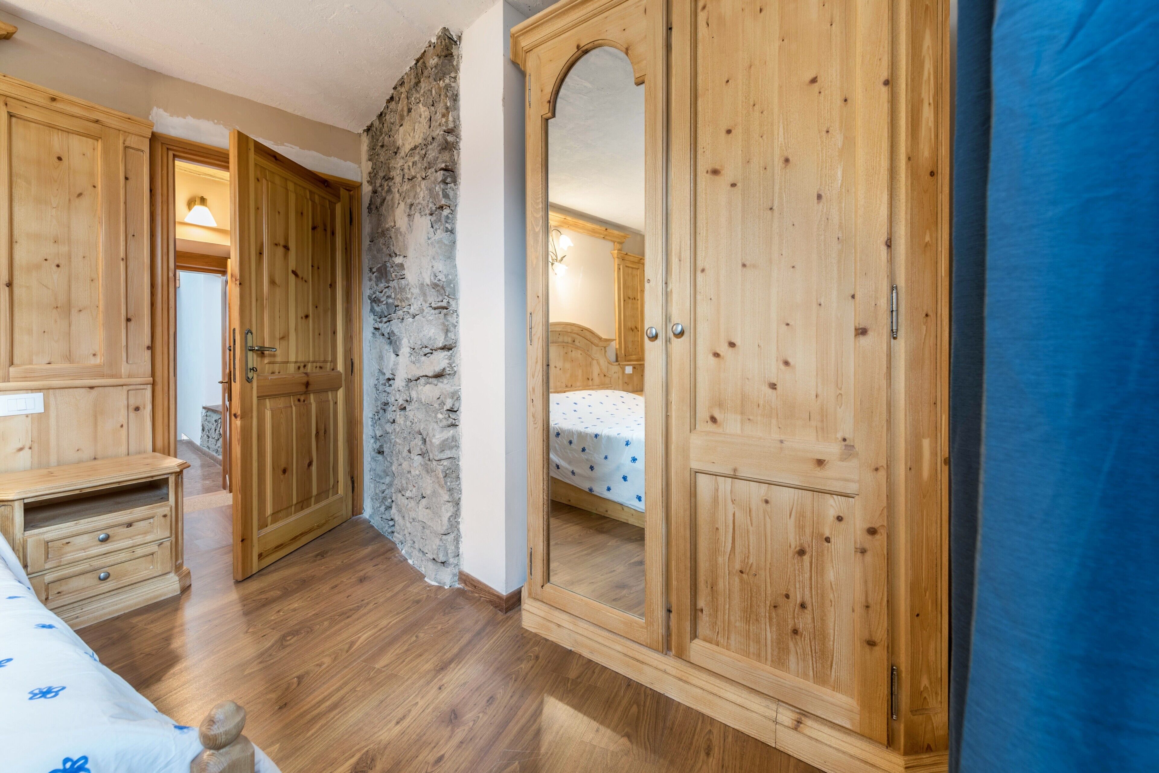 2 室のベッドルーム、WiFi (無料)、ベッドシーツ