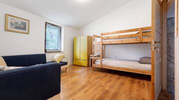 1 bedroom, free WiFi, bed sheets